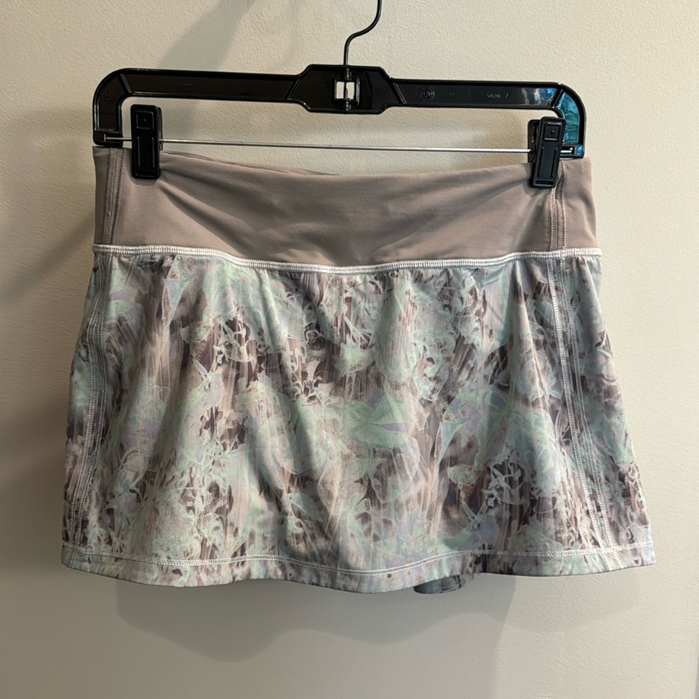 Lululemon tennis skirt size 6